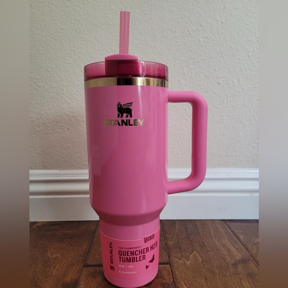 Wicked x Stanley 40oz. Glinda Tumbler 🩷

BRAND NEW